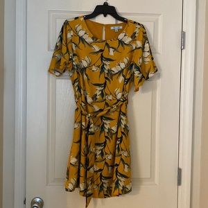 Flutter sleeve dress